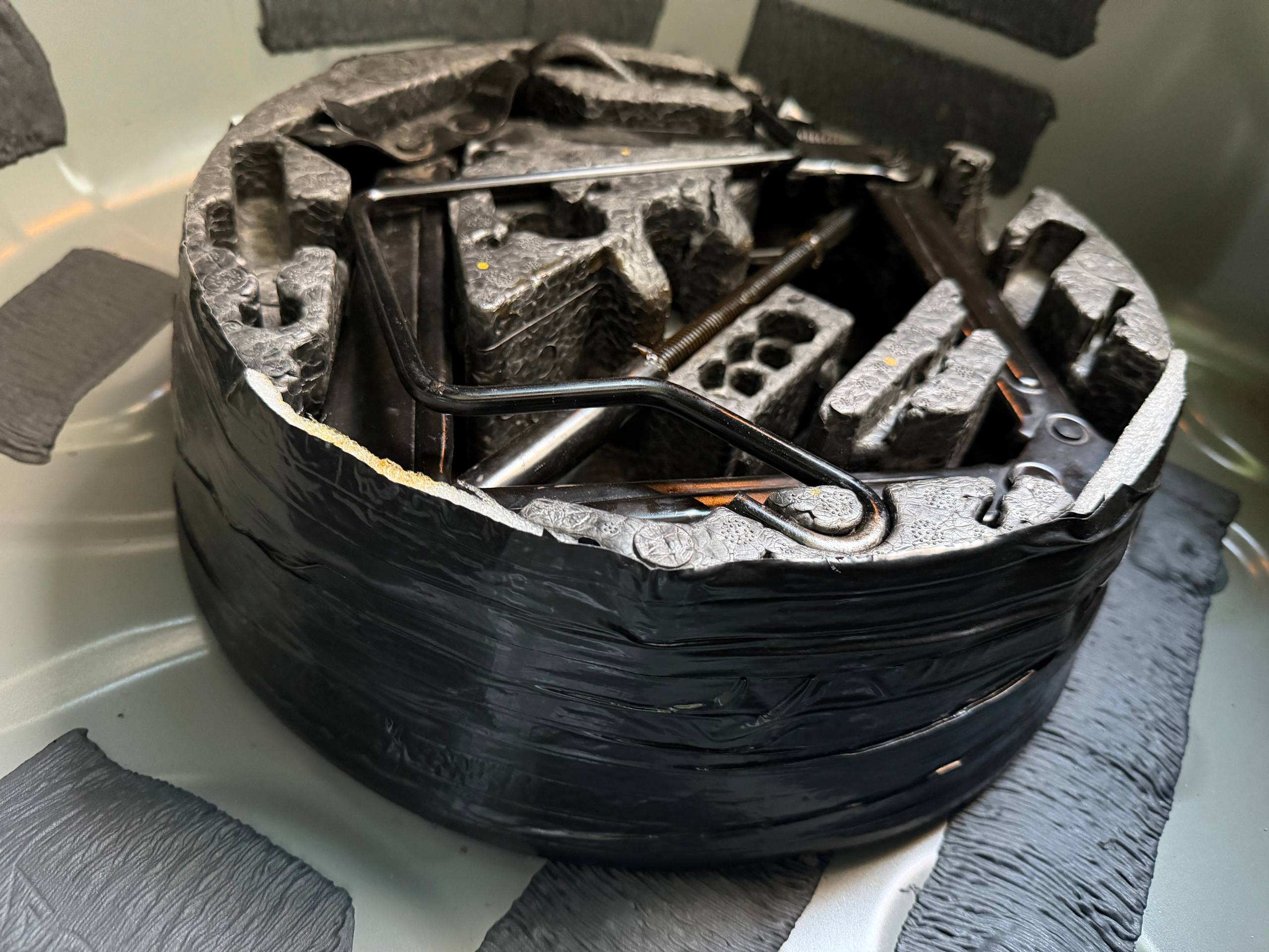 полноразмер R16 205/60 в нише