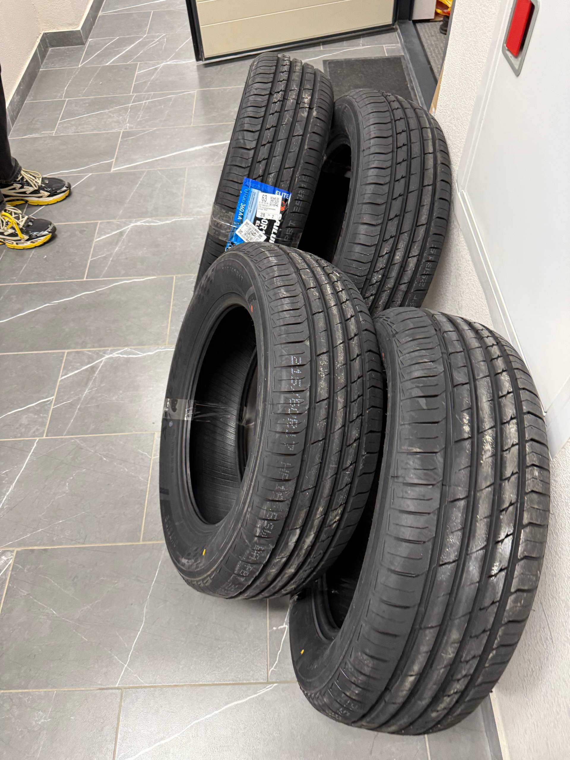 комплект 215/60 R17 (лето)